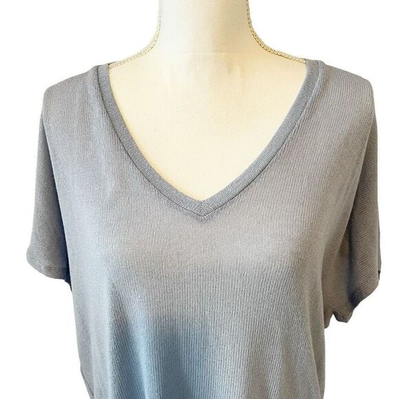 Express NWT Light Blue Short Sleeve Lightweight Tunic Sweater Size Large - Picture 2 of 6